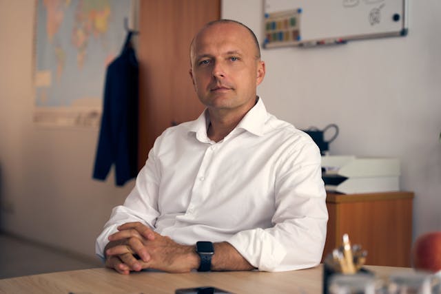 can a trustee change the terms of a trust, image of businessman in seated repose